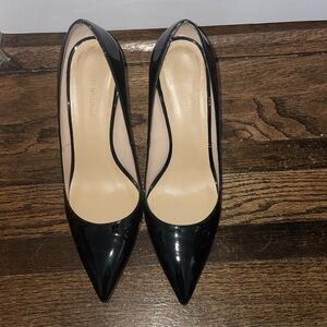 STUART WEITZMAN BLACK PUMP